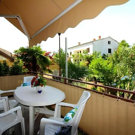 Livija Maj Mit Garten Und Terrasse